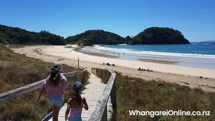 Matapouri Beach is near Whangarei, Northland New Zealand - www.WhangareiOnline.co.nz